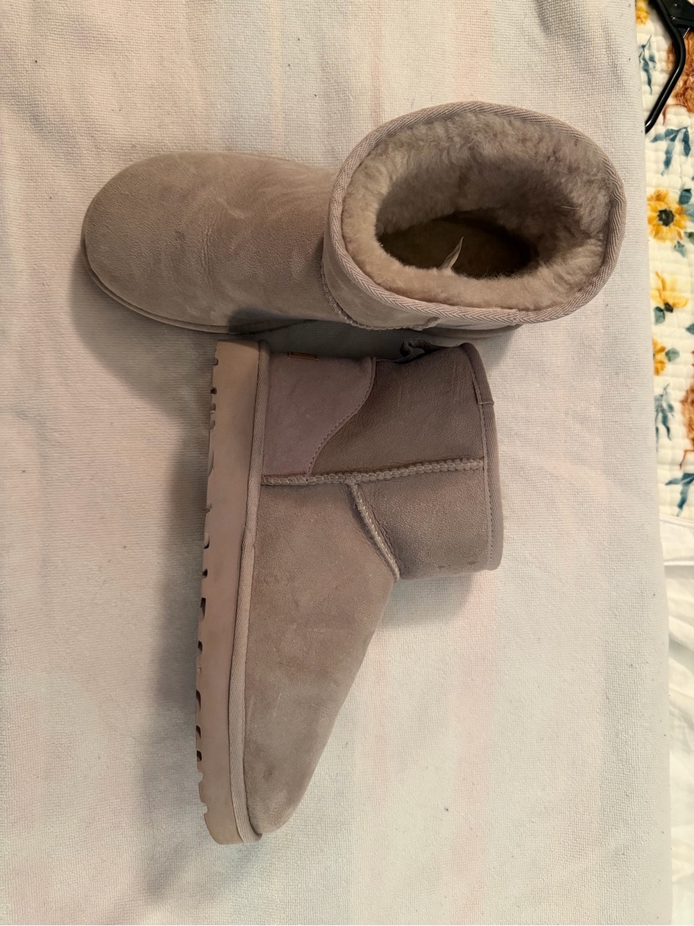UGG Women's Short Sheepskin Boots - Light Purple